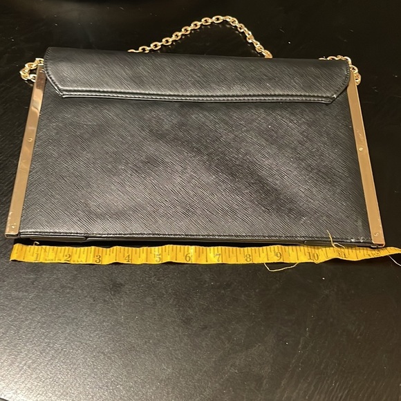 Black textured vinyl shoulder bag with gold hardware - Picture 7 of 10